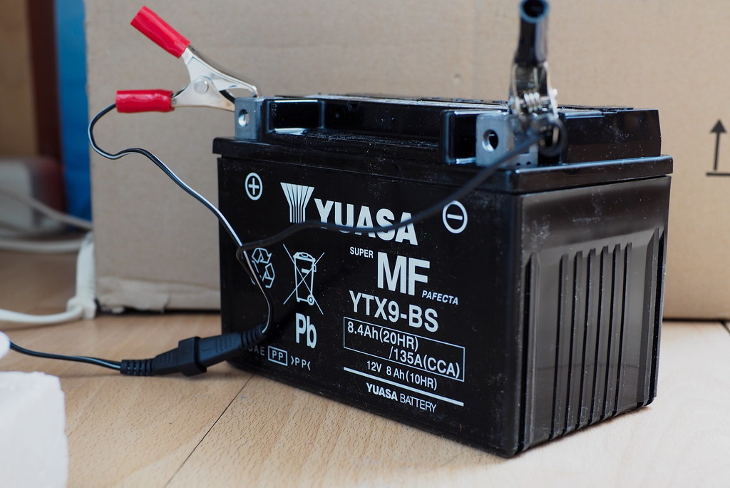 How Many Amps Do I Need to Charge A 12 Volt Battery?